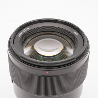 SONY FE 85 F/1.8