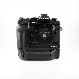 OLYMPUS OM-D E-M1X