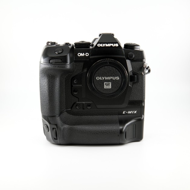 OLYMPUS OM-D E-M1X