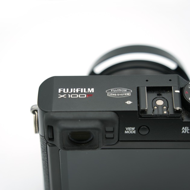 Fujifilm X100F +POIGNEE + HOUSSE - Compact et Bridge occasion - Concept Store Photo