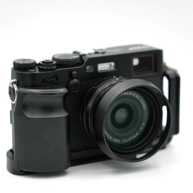 Fujifilm X100F +POIGNEE + HOUSSE - Compact et Bridge occasion - Concept Store Photo