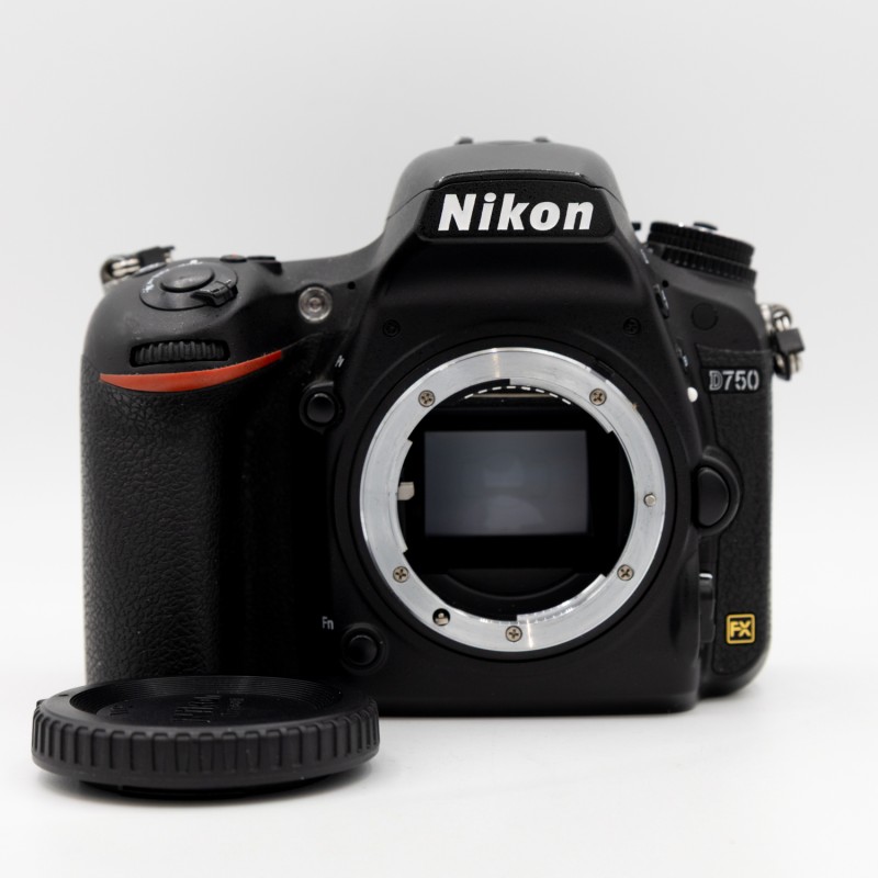 NIKON D750