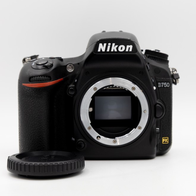 NIKON D750
