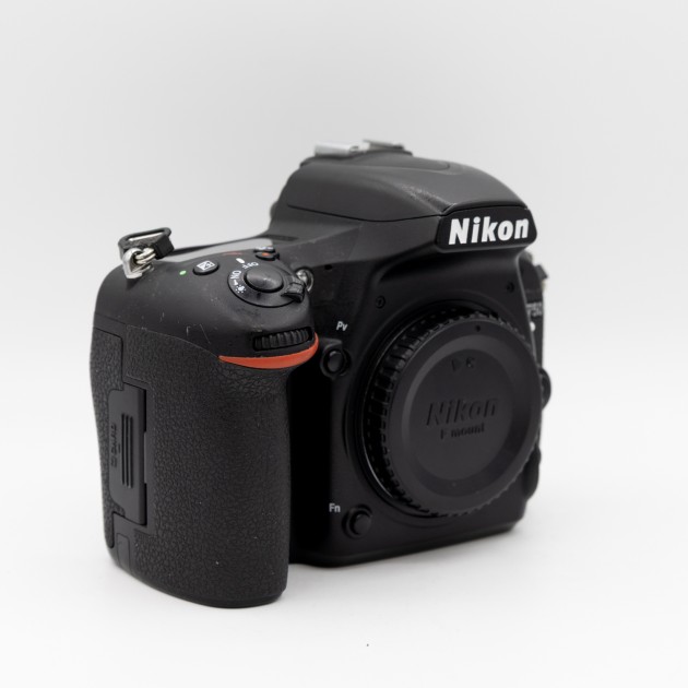 NIKON D750