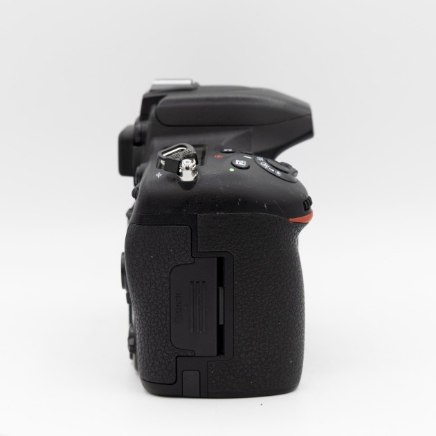 NIKON D750