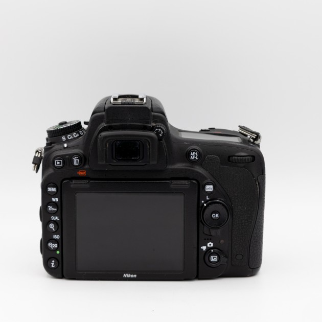 NIKON D750