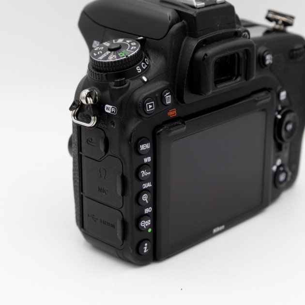 NIKON D750