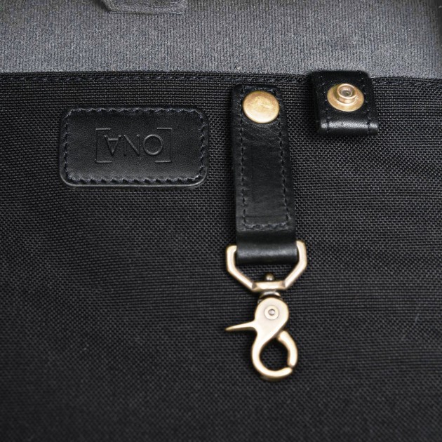 Ona Savannah cuir Noir, petit sac photo bandoulière