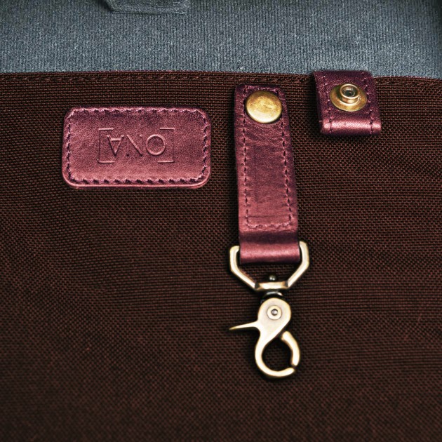 Ona Savannah cuir Root Beer, petit sac photo bandoulière