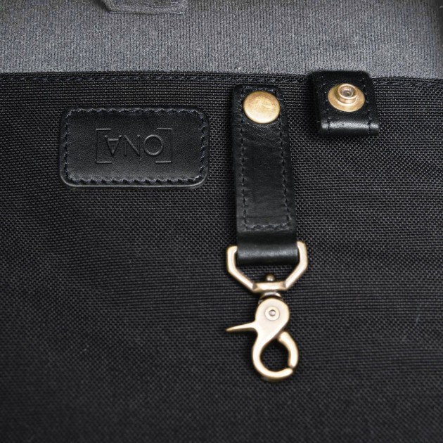 Ona Savannah cuir Noir, petit sac photo bandoulière