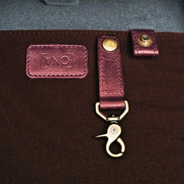 Ona Savannah cuir Root Beer, petit sac photo bandoulière