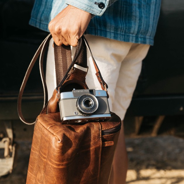 Ona Rockaway cuir Antique Cognac, sac photo à pivoter