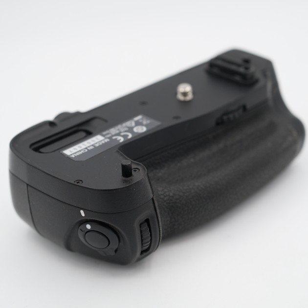NIKON GRIP MBD16 pour D750 d'occasion | Concept Store Photo