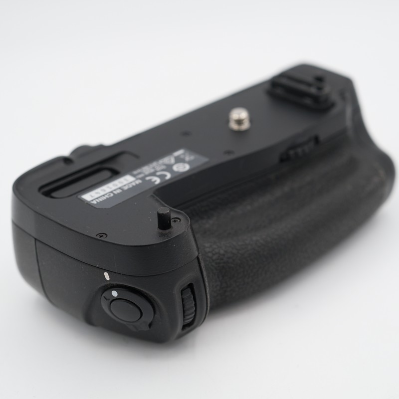 NIKON GRIP MBD16 pour D750 d'occasion | Concept Store Photo