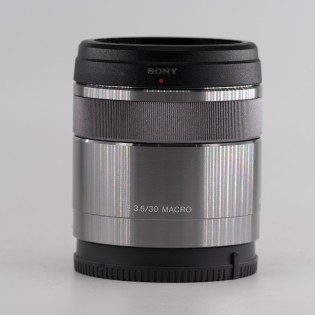 Sony E 30 F3.5 MACRO SILVER - Objectifs occasion - Concept Store Photo