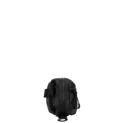 sac de marque wandrd modèle tech bag taille medium noir vu de coté